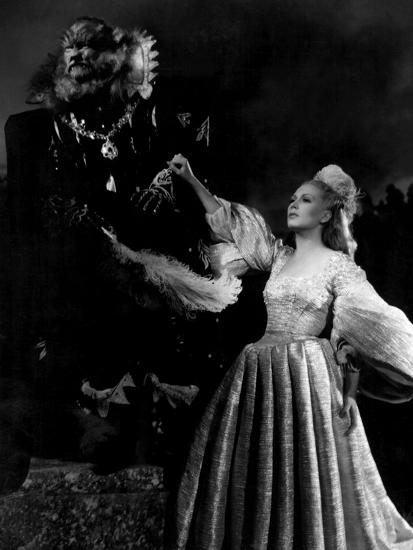 Beauty And The Beast Aka Belle Et La Bete La Jean Marais Josette Day 1946 Photo Allposters Com