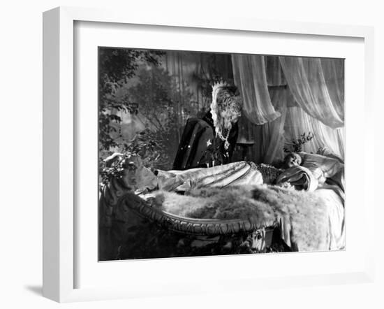 Beauty and the Beast, (aka 'Belle et la Bête, La'), Jean Marais, Josette Day, 1946-null-Framed Photo