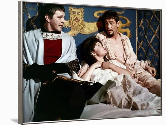BECKET, 1964 directed by PETER GLENVILLE Richard Burton and Peter O'Toole (photo)-null-Framed Photo