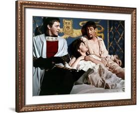 BECKET, 1964 directed by PETER GLENVILLE Richard Burton and Peter O'Toole (photo)-null-Framed Photo