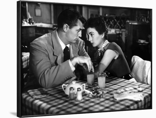 Belle mais dangereuse (She Couldn't Say No) by Lloyd Bacon with Robert Mitchum, Jean Simmons, 1954 -null-Framed Photo