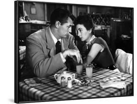 Belle mais dangereuse (She Couldn't Say No) by Lloyd Bacon with Robert Mitchum, Jean Simmons, 1954 -null-Framed Photo