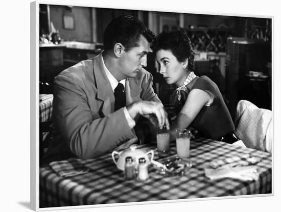 Belle mais dangereuse (She Couldn't Say No) by Lloyd Bacon with Robert Mitchum, Jean Simmons, 1954 -null-Framed Photo