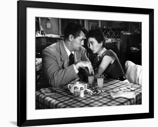 Belle mais dangereuse (She Couldn't Say No) by Lloyd Bacon with Robert Mitchum, Jean Simmons, 1954 -null-Framed Photo