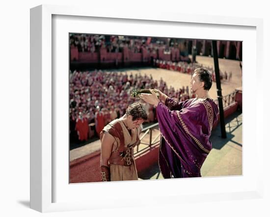 BEN-HUR, 1959 directed by WILLIAM WYLER Charlton Heston and Frank Thring (photo)-null-Framed Photo
