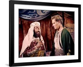 BEN-HUR, 1959 directed by WILLIAM WYLER Hugh Griffith and Charlton Heston (photo)-null-Framed Photo