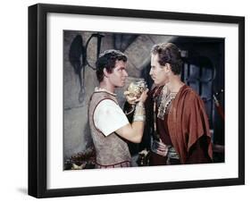 BEN-HUR, 1959 directed by WILLIAM WYLER Stephen Boyd and Charlton Heston (photo)-null-Framed Photo