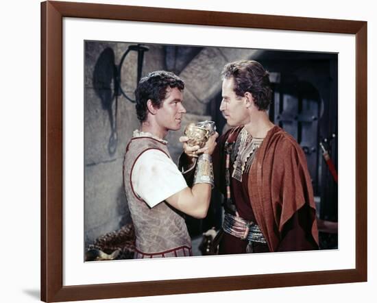 BEN-HUR, 1959 directed by WILLIAM WYLER Stephen Boyd and Charlton Heston (photo)-null-Framed Photo