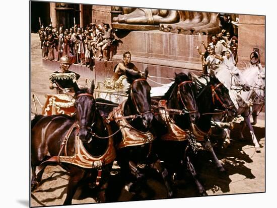 BEN-HUR, 1959 directed by WILLIAM WYLER Stephen Boyd and Charlton Heston (photo)-null-Mounted Photo