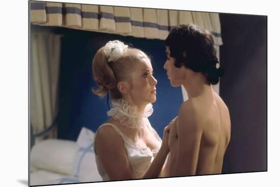 BENJAMIN OU LES MEMOIRES D'UN PUCEAU, 1967 directed by MICHEL DEV Catherine Deneuve and Pierre Clem-null-Mounted Photo