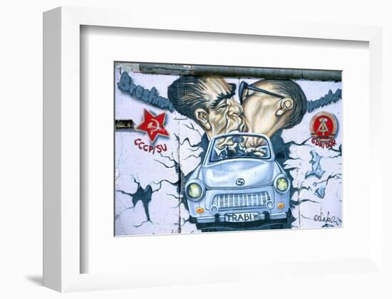 Berlin Wall East-Side-Gallery-null-Framed Art Print