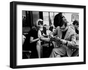 Bernadette Lafont and Claude Chabrol sur le tournage du film Les Godelureaux by ClaudeChabrol, 1961-null-Framed Photo