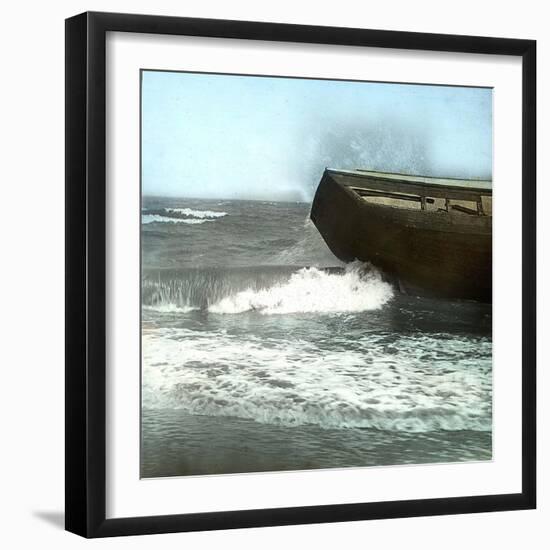 Beuzeval (Calvadoss, France), a Boat with a Broken Hull-Leon, Levy et Fils-Framed Photographic Print