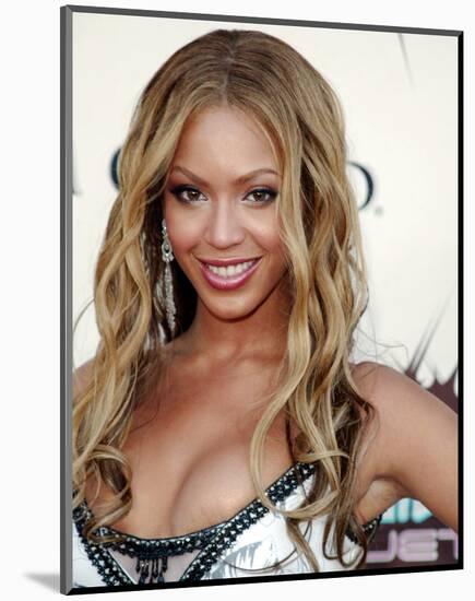 Beyoncé Knowles-null-Mounted Photo