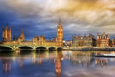 https://imgc.allpostersimages.com/img/posters/big-ben-and-houses-of-parliament-at-dusk-london-uk_u-L-Q1305W00.jpg?artPerspective=n