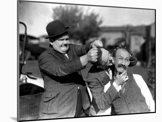 Big Business, Oliver Hardy, Stan Laurel [Laurel and Hardy], James Finlayson, 1929-null-Mounted Photo