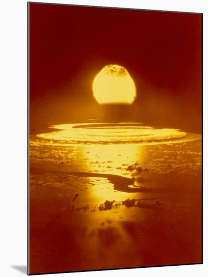 Bikini Atoll Atomic Bomb Explosion 1946-null-Mounted Photographic Print