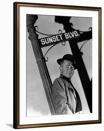 Billy Wilder sur le plateau du film Boulevard du crepuscule (SUNSET BOULEVARD), 1950 On the set (b/-null-Framed Photo