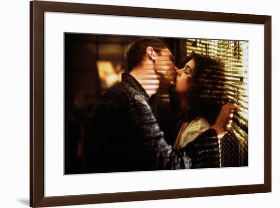 BLADE RUNNER, 1981 directed by RIDLEY SCOTT Harrison Ford and Sean Young (photo)-null-Framed Photo