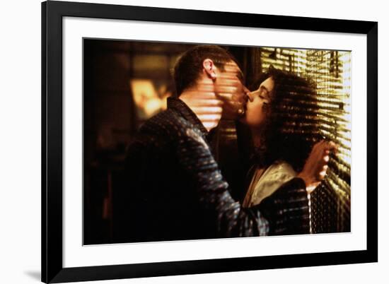 BLADE RUNNER, 1981 directed by RIDLEY SCOTT Harrison Ford and Sean Young (photo)-null-Framed Photo