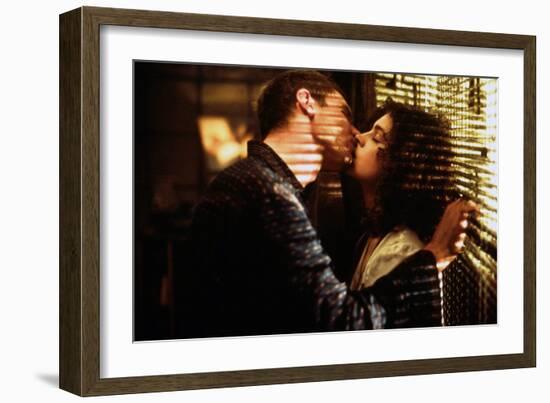 BLADE RUNNER, 1981 directed by RIDLEY SCOTT Harrison Ford and Sean Young (photo)-null-Framed Photo