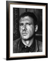 BLADE RUNNER, 1981 directed by RIDLEY SCOTT Harrison Ford (b/w photo)-null-Framed Photo