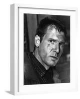 BLADE RUNNER, 1981 directed by RIDLEY SCOTT Harrison Ford (b/w photo)-null-Framed Photo