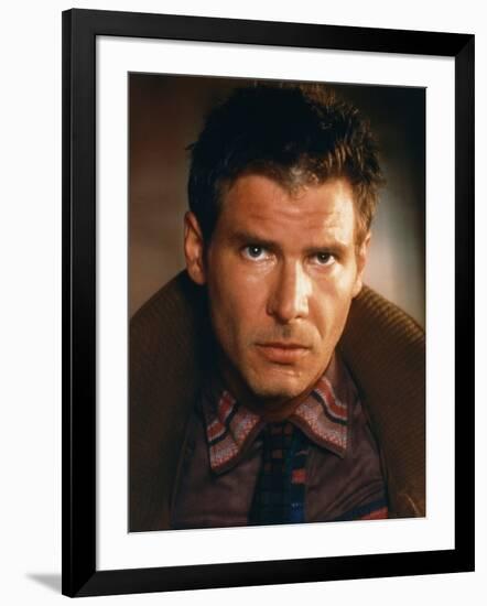 BLADE RUNNER, 1981 directed by RIDLEY SCOTT Harrison Ford (photo)-null-Framed Photo