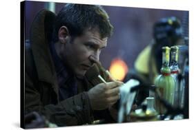 BLADE RUNNER, 1981 directed by RIDLEY SCOTT Harrison Ford (photo)-null-Stretched Canvas