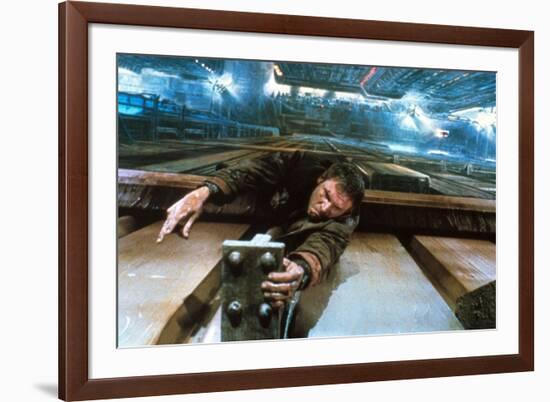 BLADE RUNNER, 1981 directed by RIDLEY SCOTT Harrison Ford (photo)-null-Framed Photo