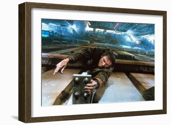 BLADE RUNNER, 1981 directed by RIDLEY SCOTT Harrison Ford (photo)-null-Framed Photo