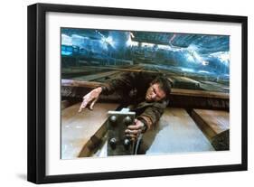 BLADE RUNNER, 1981 directed by RIDLEY SCOTT Harrison Ford (photo)-null-Framed Photo