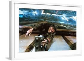 BLADE RUNNER, 1981 directed by RIDLEY SCOTT Harrison Ford (photo)-null-Framed Photo