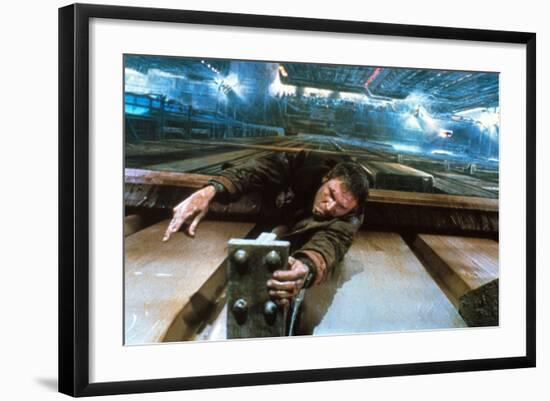 BLADE RUNNER, 1981 directed by RIDLEY SCOTT Harrison Ford (photo)-null-Framed Photo