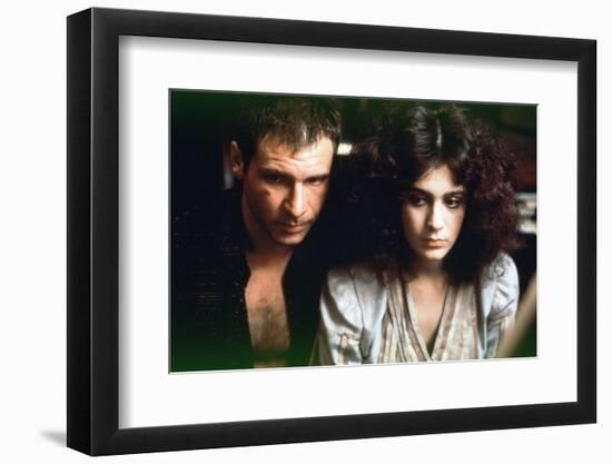 BLADE RUNNER, 1981 directed by RIDLEY SCOTT Harrison Ford / Sean Young (photo)-null-Framed Photo