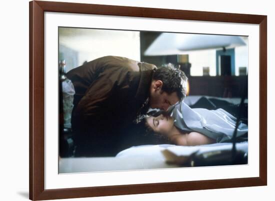 BLADE RUNNER, 1982 directed by RIDLEY SCOTT Harrison Ford and Sean Young (photo)-null-Framed Photo