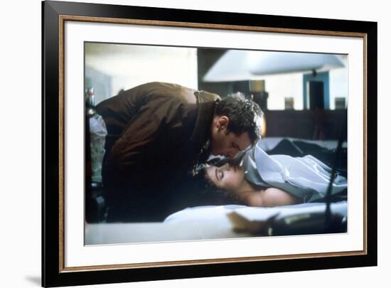 BLADE RUNNER, 1982 directed by RIDLEY SCOTT Harrison Ford and Sean Young (photo)-null-Framed Photo