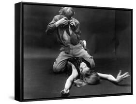 BLOW-UP, 1966 directed by MICHELANGELO ANTONIONI David Hemmings (b/w photo)-null-Framed Stretched Canvas
