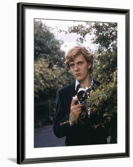 Blow-up by Michelangelo Antonioni (1912 - 2007) with David Hemmings, 1966 (photo)-null-Framed Photo