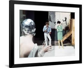 Blow-up by Michelangelo Antonioni (1912 - 2007) with David Hemmings, Peggy Moffitt, 1966 (photo)-null-Framed Photo