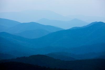 https://imgc.allpostersimages.com/img/posters/blue-mountains-blue-ridge-parkway-virginia_u-L-PZMRY70.jpg?artPerspective=n