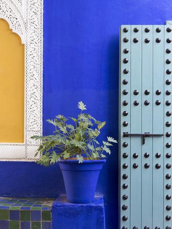 https://imgc.allpostersimages.com/img/posters/blue-paintwork-jardin-majorelle-owned-by-yves-st-laurent-marrakech-morocco_u-L-PWG8EL0.jpg?artPerspective=n