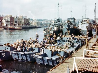 https://imgc.allpostersimages.com/img/posters/boats-and-ships-waiting-in-a-port-at-weymouth-southern-england-june-1944_u-L-PPYIWW0.jpg?artPerspective=n