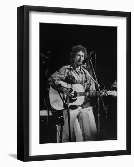 Bob Dylan during Rock Concert at Madison Square Garden-Bill Ray-Framed Premium Photographic Print