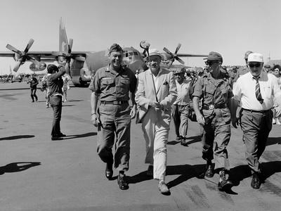 https://imgc.allpostersimages.com/img/posters/bob-hope-walks-with-generals-at-pleiku-air-base-south-vietnam-dec-19-1966_u-L-PIHQR50.jpg?artPerspective=n