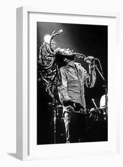 Bob Marley En Concert De Reggae Au Roxy, Los Angeles Le 26 Mai 1976-null-Framed Photo