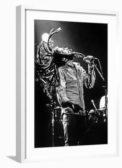 Bob Marley En Concert De Reggae Au Roxy, Los Angeles Le 26 Mai 1976-null-Framed Photo