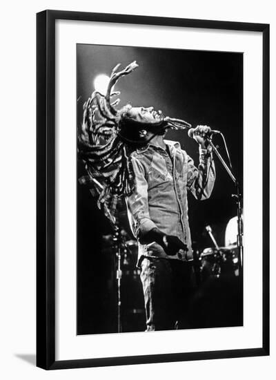 Bob Marley En Concert De Reggae Au Roxy, Los Angeles Le 26 Mai 1976-null-Framed Photo