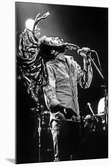 Bob Marley En Concert De Reggae Au Roxy, Los Angeles Le 26 Mai 1976-null-Mounted Photo