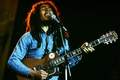 https://imgc.allpostersimages.com/img/posters/bob-marley-on-stage-at-roxy-los-angeles-may-26-1976_u-L-PWGM6R0.jpg?artPerspective=n